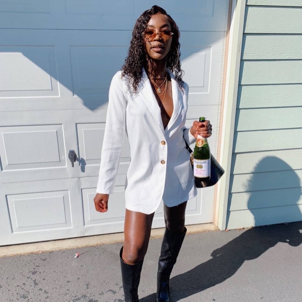 Trendy White Oversized blazer dress.